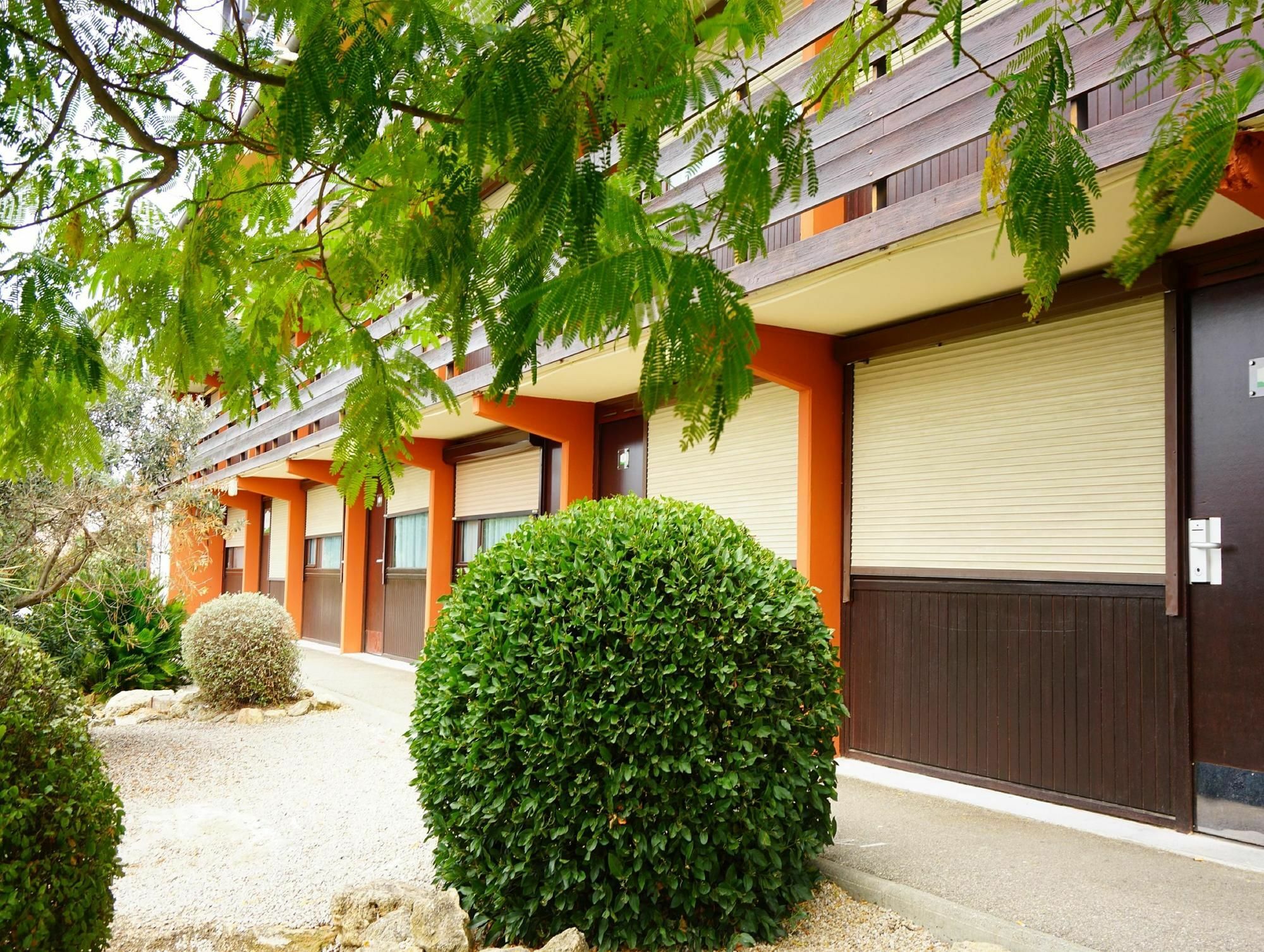 Campanile Salon-De-Provence Hotel Exterior photo